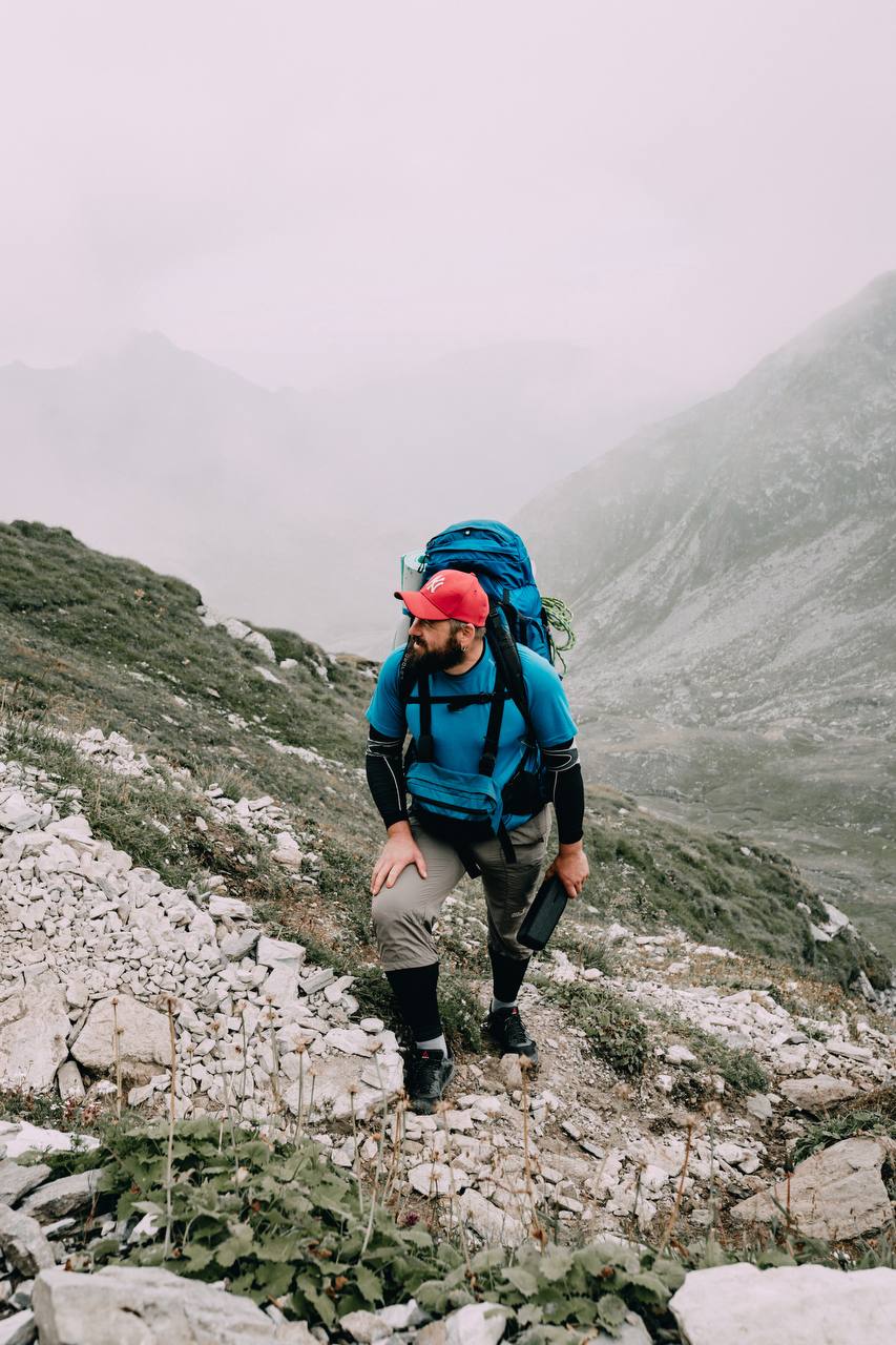 &quot;Без адекватного спорядження я б не вижив&quot;. Колишній викладач Мирослав Мельничук пізнає світ в походах і популяризує гори
